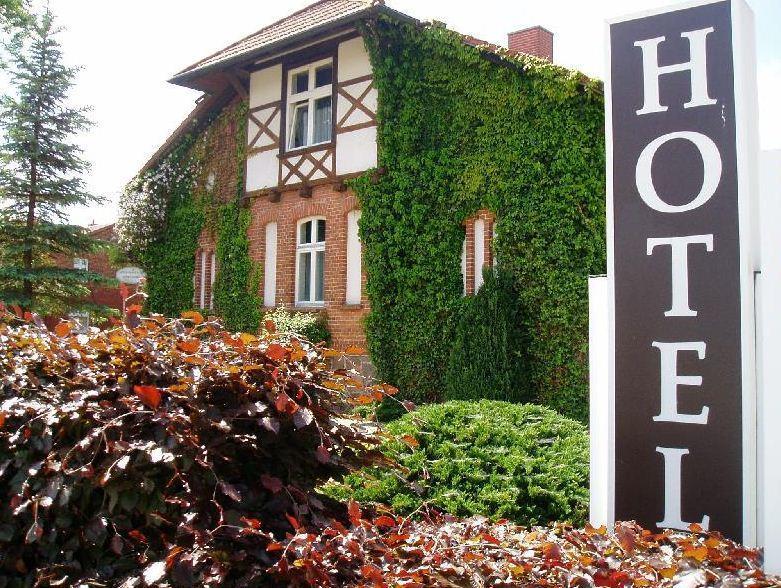 Hotel Sankt Georg Neubrandenbourg Extérieur photo
