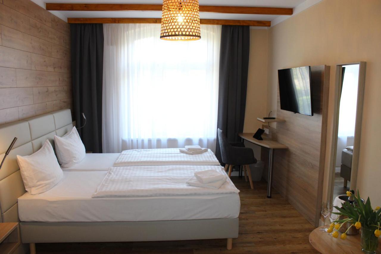 Hotel Sankt Georg Neubrandenbourg Extérieur photo