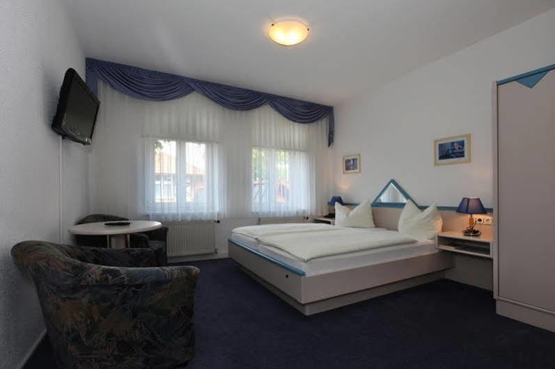 Hotel Sankt Georg Neubrandenbourg Extérieur photo